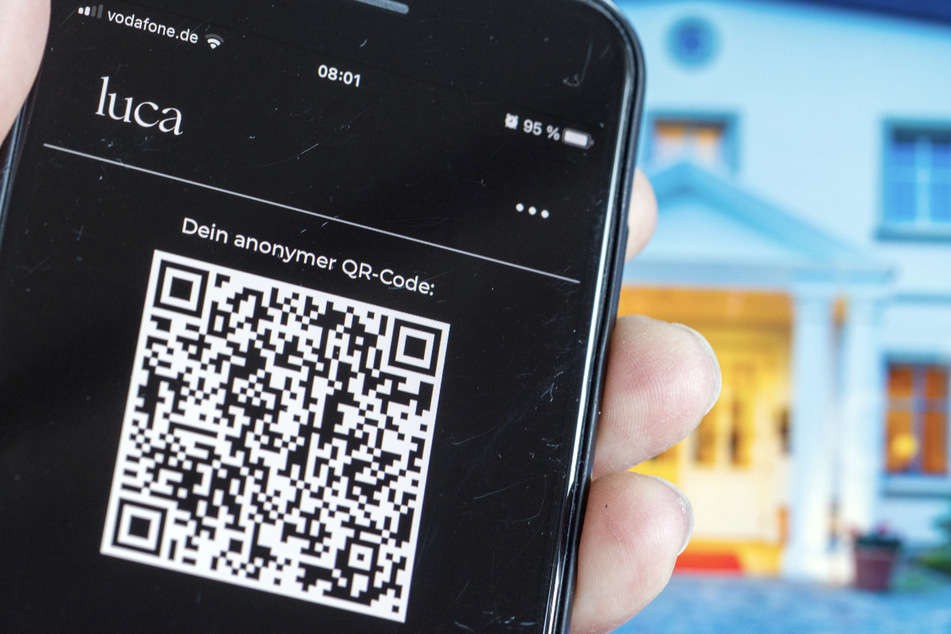 Die Luca-App zur Kontaktnachverfolgung in der Corona-Krise ist auf einem Smartphone geöffnet.