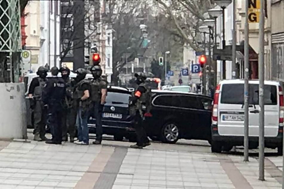 Das SEK ist ebenfalls vor Ort.