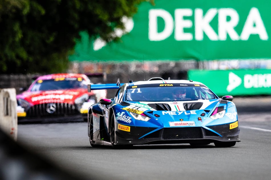 Im Cockpit des Lamborghini Huracán GT3 Evo sitzt Maximilian Paul, der im familieneigenen Team auf heimischem Boden angreifen will.