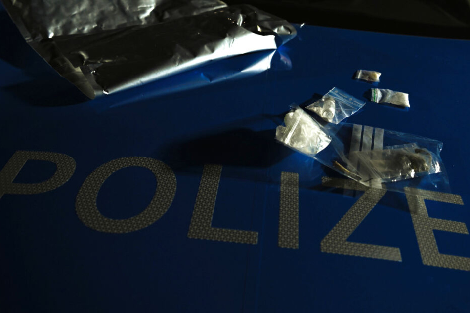 Die Polizei nahm die Dealer vorläufig fest. (Symbolbild)