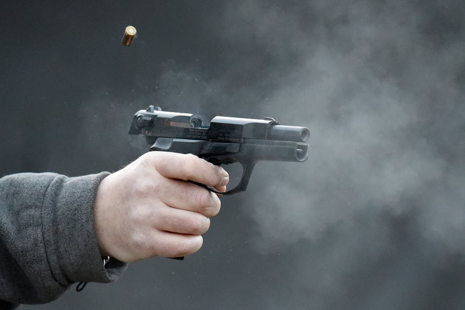 In Eidelstedt soll plötzlich ein Mann mit einer Schreckschusspistole in die Luft geschossen haben. (Symbolbild)