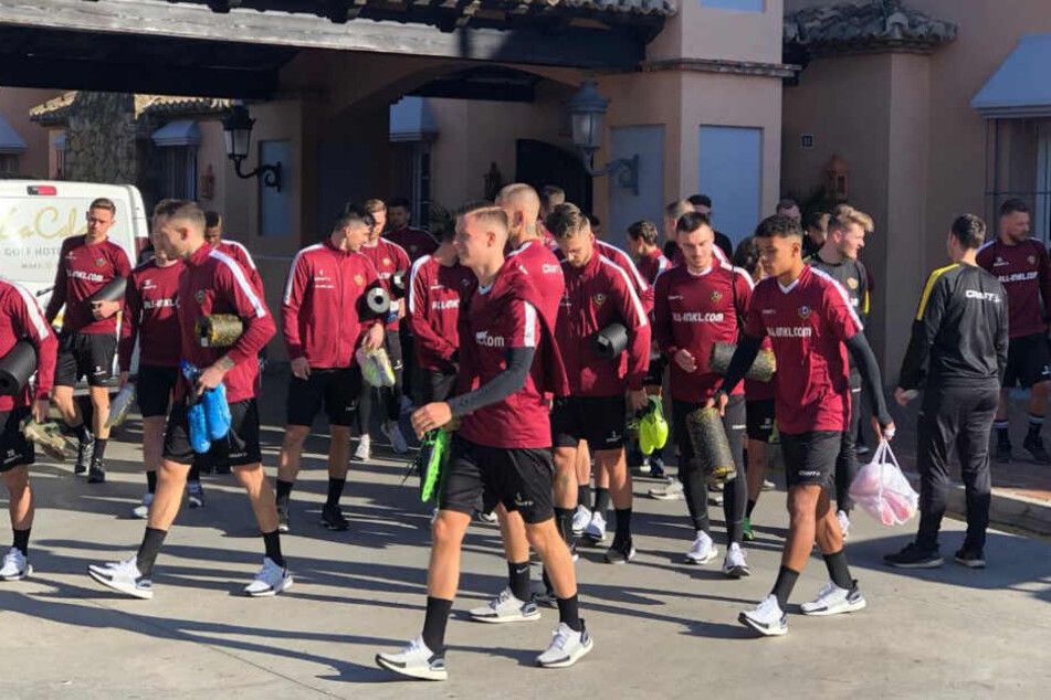 Die Schwarz-Gelben schlagen für rund eine Woche ihr Trainingslager in einer Hotel-Anlage im spanischen Mijas auf.