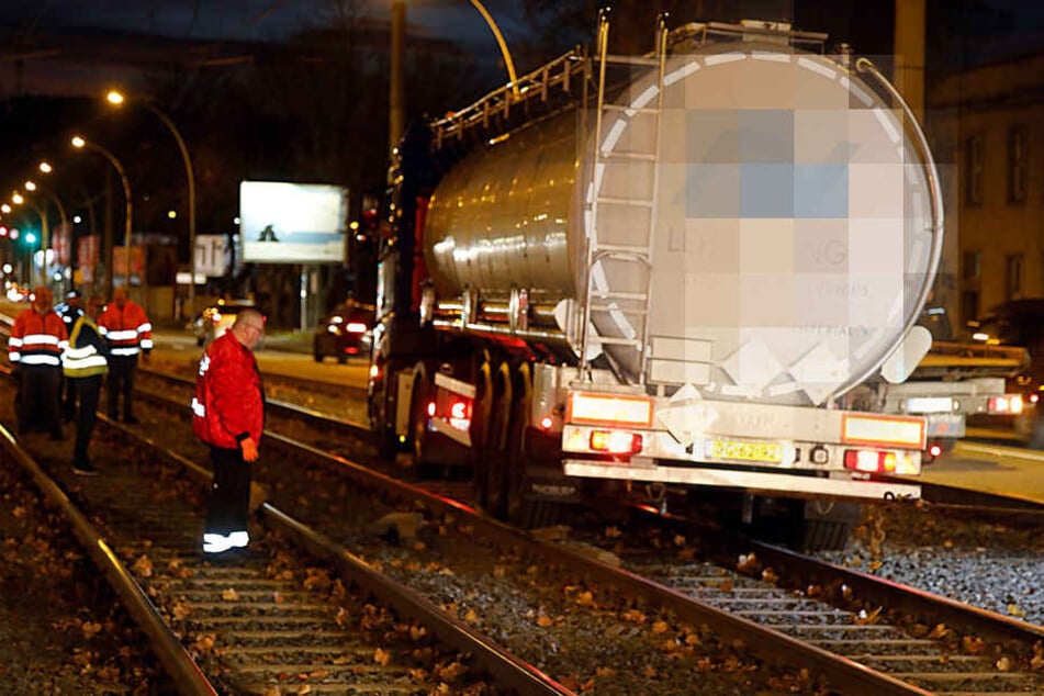 Dieser Sattelauflieger landete Ende November im Gleisbett der Annaberger
Straße.