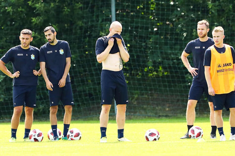 Jakob Gesien (r.) war beim Trainingsauftakt noch dabei.