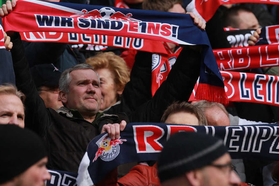 Der ZFC Meuselwitz baut extra an, damit genügend RB Leipzig Fans Platz haben.