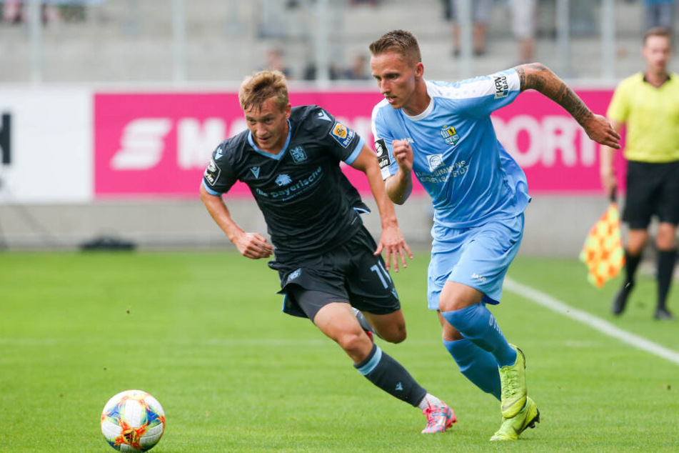 Auf die Flügelläufe von Paul Milde (r., gegen den Münchner Fabian Greilinger) muss der CFC am Samstag verzichten. Der Außenverteidiger ist erkrankt.