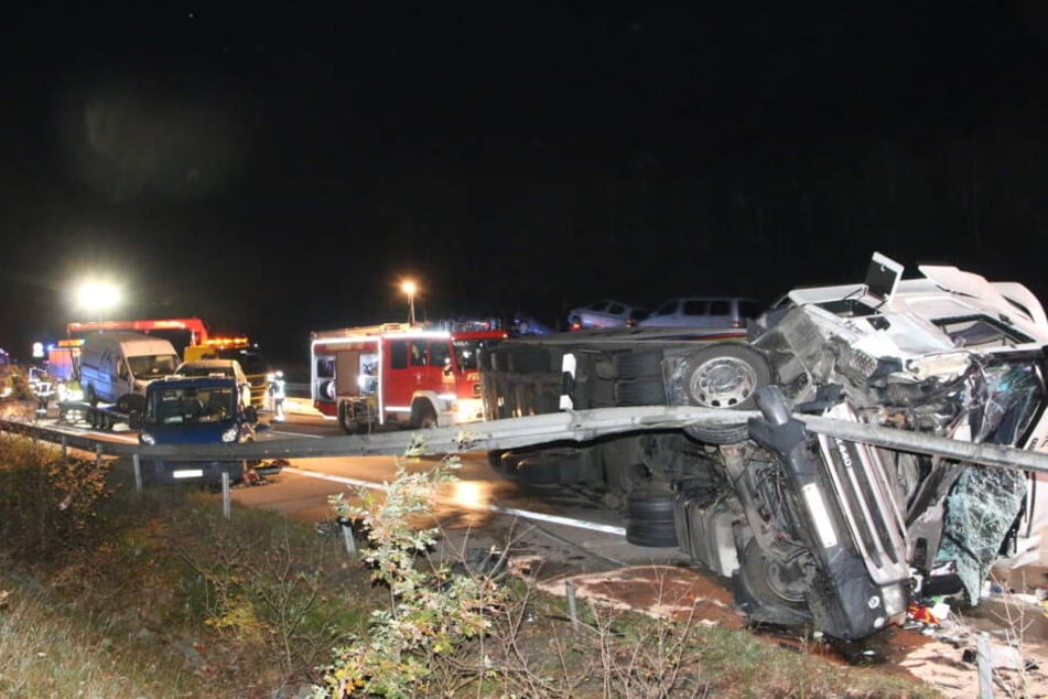 Alkoholische Vollsperrung: Umgekippter Wodka-Lkw blockiert stundenlang A10!