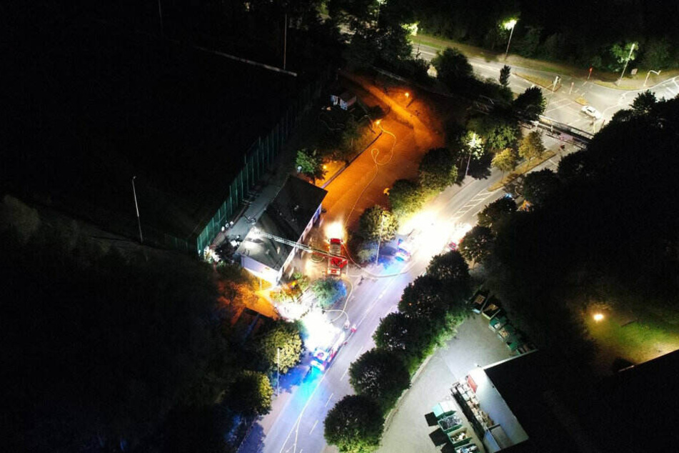 Das Vereinsheim in der Bernd-Kurzrock-Sportanlage in Solingen brannte in der Nacht zum Dienstag.