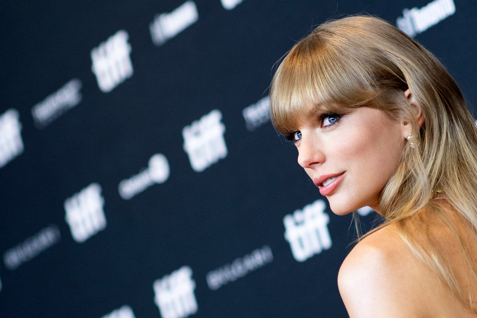 Taylor Swift fans have preorder a mystery new memoir amid rumors that she is the unannounced author behind it.