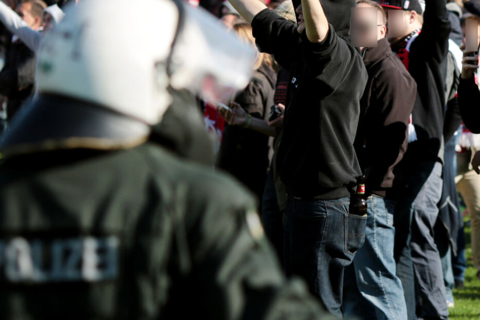 Die Polizei nahm die Randalierer fest. (Symbolbild)