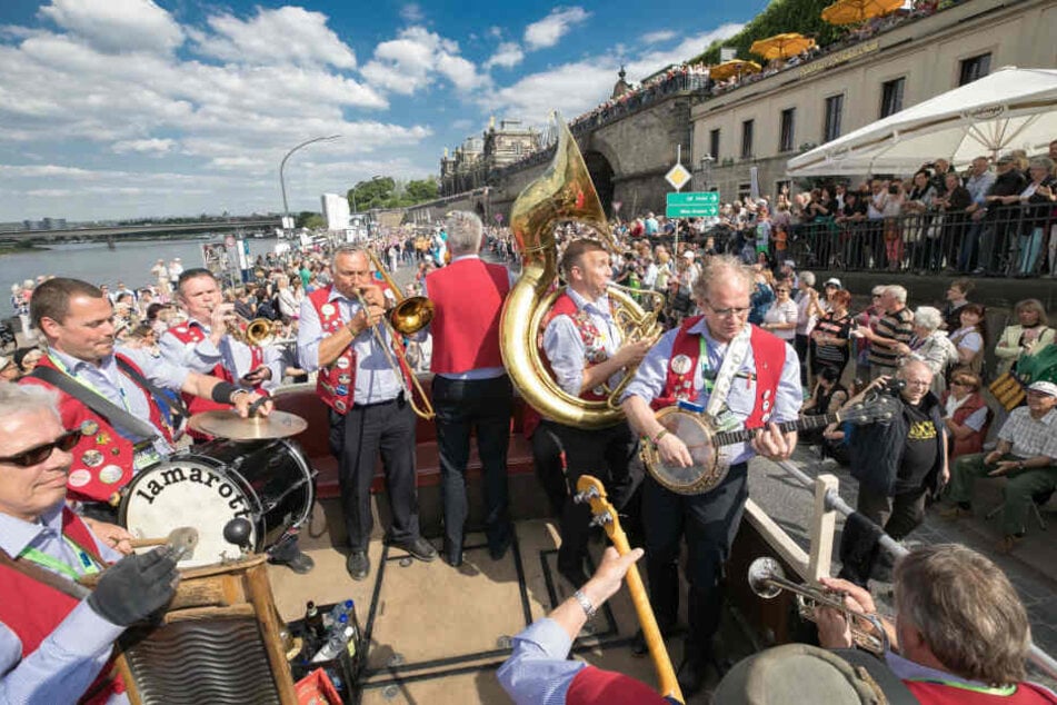 Alle Jahre wieder beschließt die große Dixie-Parade das Festival.