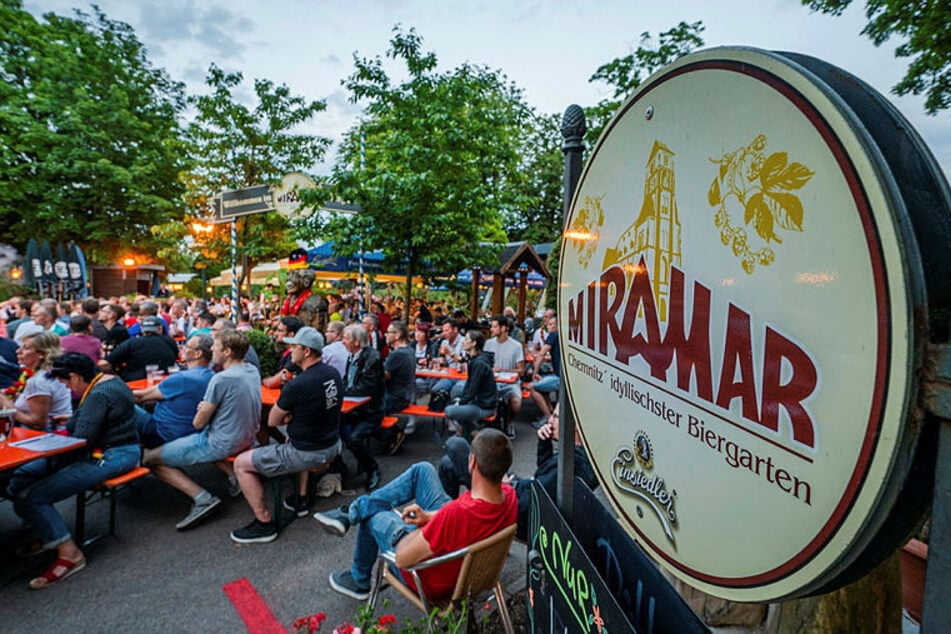 Das Chemnitzer Miramar ist einer der beliebtesten Biergärten in Chemnitz. Der halbe Liter Landbier oder Pils kostet heuer 4,90 Euro, das Hefe 5,10 Euro.