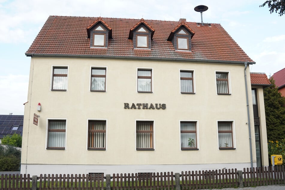 In Neschwitz wollte nur ein Kandidat Bürgermeister werden - und verlor gegen ein Kästchen …
