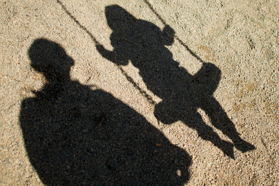 In der Falschmeldung wurde behauptet, der Mann habe Kinder auf einem Spielplatz im Münchner Stadtteil Milbertshofen angesprochen. (Symbolbild)