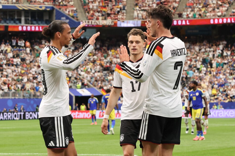 Ein DFB-Trikot mit dem Namen von Kai Havertz (27, rechts) ist derzeit Mangelware.