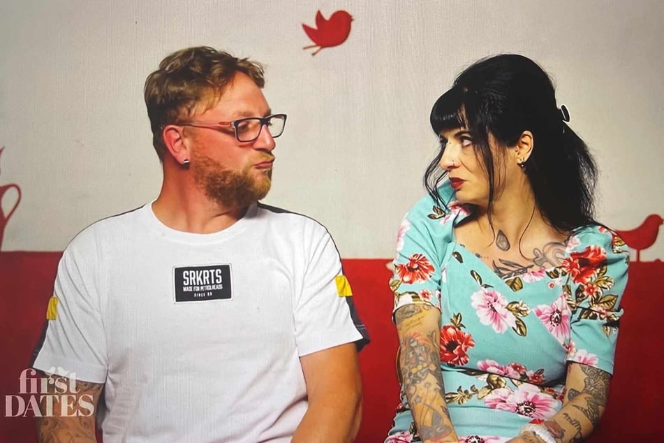 Schnell klar: Zwischen Sascha (41) und Denise (45) will der Funke bei "First Dates" einfach nicht überspringen.