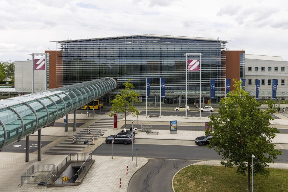 Der Dresdner Flughafen soll fortan den Namen von Kurt Biedenkopf tragen - fordert jedenfalls die Partei Bündnis Deutschland.