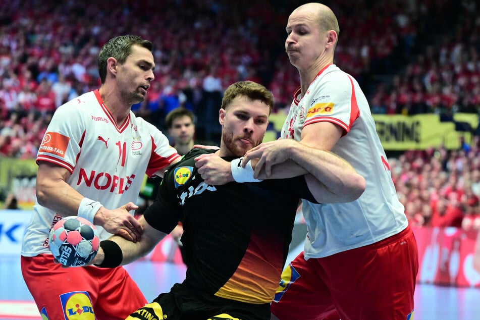 Die Dänen-Abwehr steht kompakt.