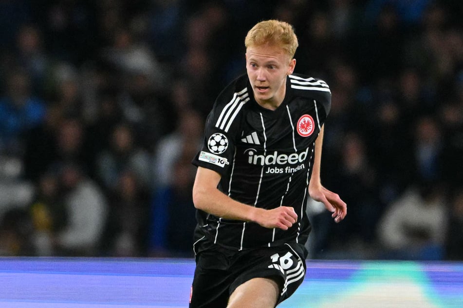 SGE-Kicker Hugo Larsson (21) sorgte mit brisanten Aussagen um einen möglichen Sommer-Wechsel zuletzt für mächtig Wirbel.