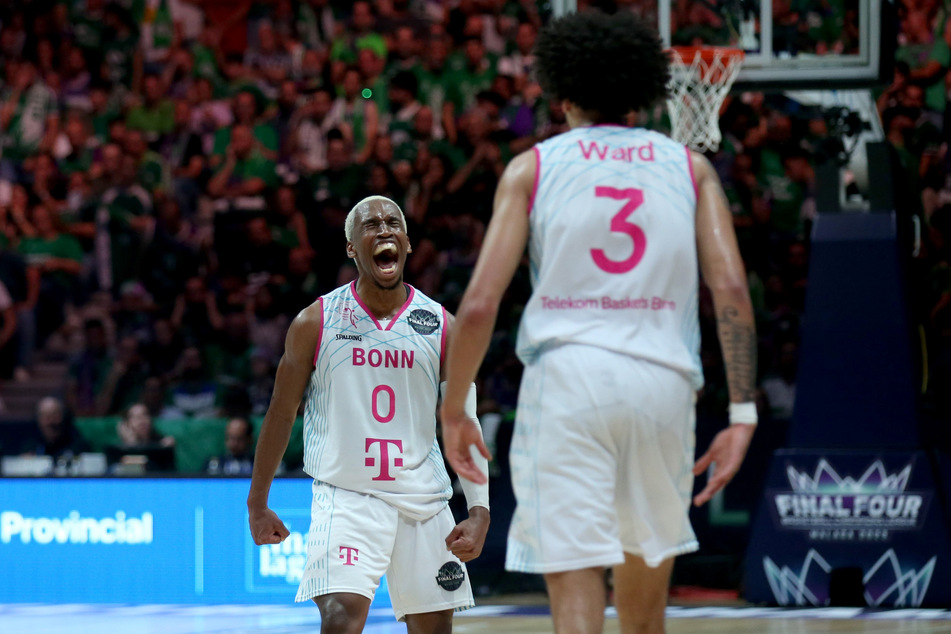 Die Telekom Baskets setzten sich in einem dramatischen Halbfinale gegen Gastgeber Unicaja Malaga durch.