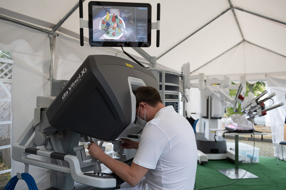 Operations-Roboter in Harzklinik: Patienten durften selbst Hand anlegen