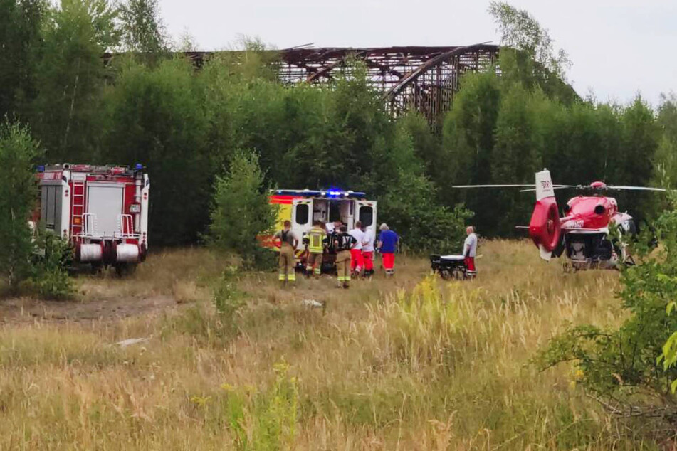 Der schwer verletzte 17-Jährige musste mit einem Rettungshubschrauber ins Krankenhaus geflogen werden.