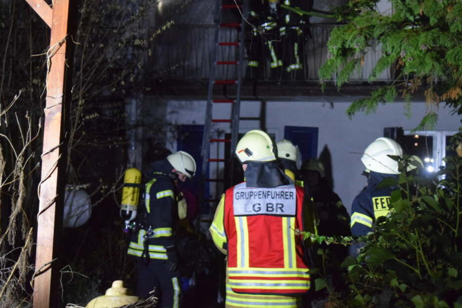 Köln: Feuer in Köln-Vingst: Haus brennt mitten in der Nacht
