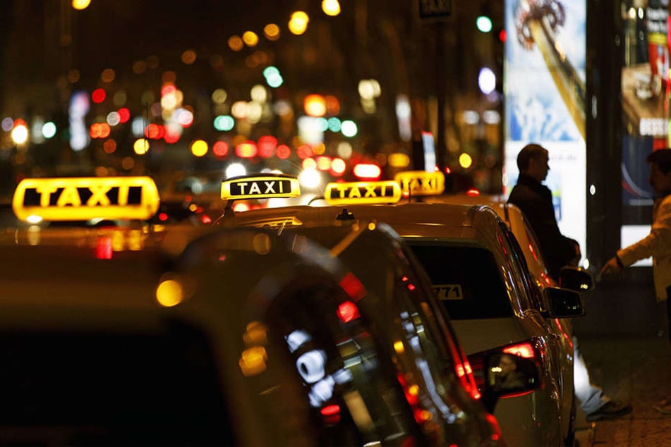 Mit dem Taxi von der Silvester-Sause zurück nach Hause: in Dresden ein schwieriges Unterfangen.