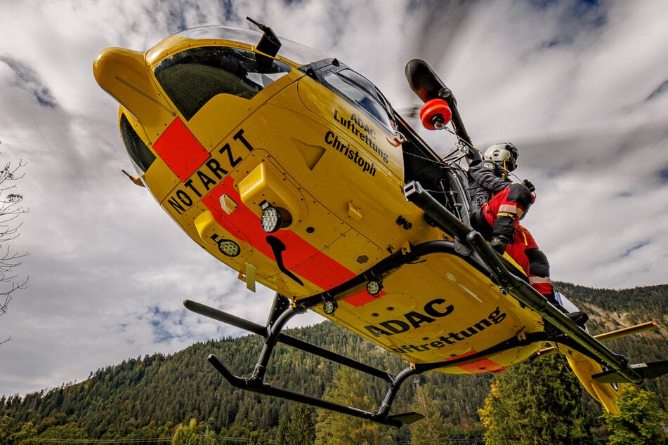 Tödlicher Crash bei ADAC-Rallye: Wagen prallt gegen Baum - Beifahrerin stirbt