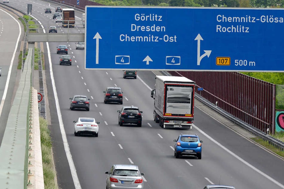 Der Stau reicht von der Anschlussstelle Glösa bis zum Kreuz Chemnitz zurück.