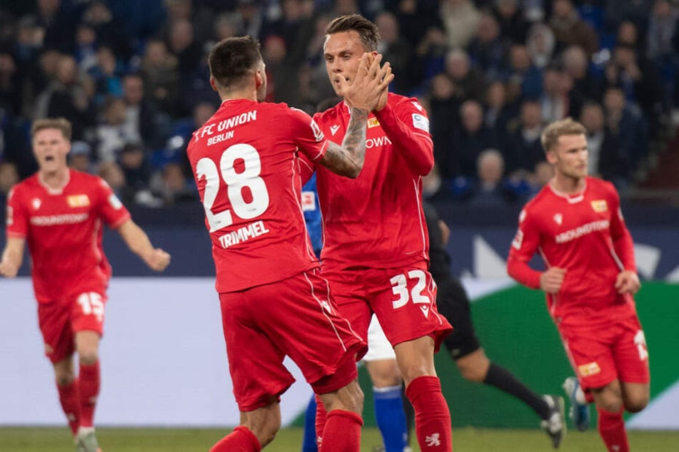 Marcus Ingartsen (r.) und Christopher Trimmel (l.) jubeln nach dem 1:1.