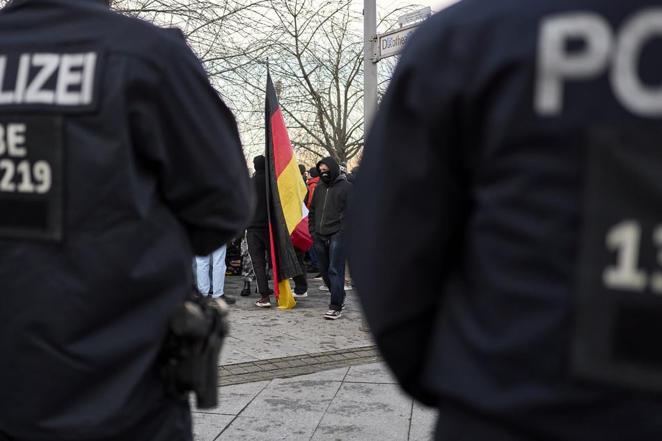 Laut Polizei sind zehn Versammlungen mit mehreren Hundert Menschen angekündigt. (Archivbild)