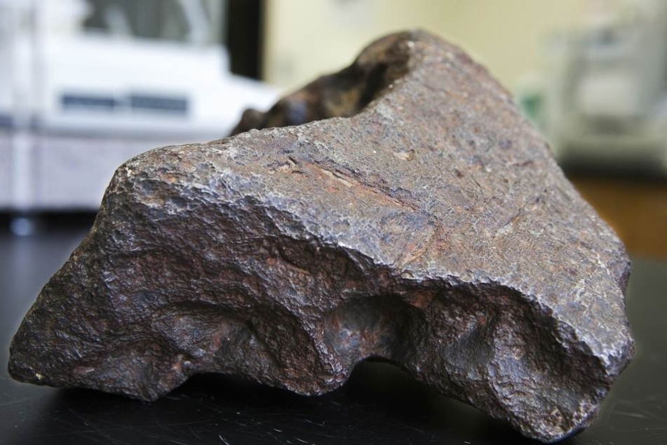 Asteroiden & Meteoriten: Ihr glaubt nie, was ein ahnungsloser Mann jahrelang als Türstopper benutzt hat