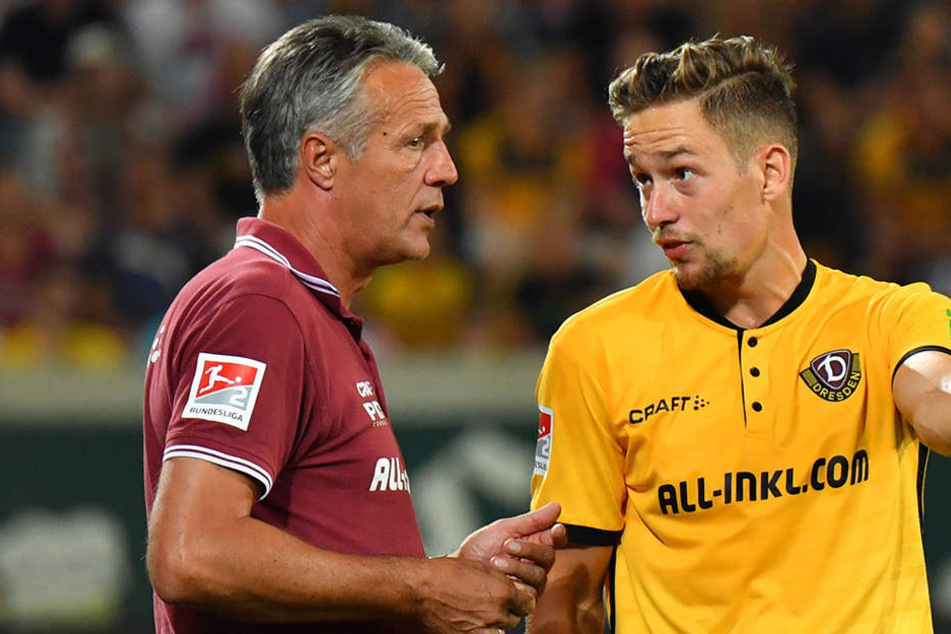 Trainer Uwe Neuhaus (l.) vertraut seinem Abwehrchef Jannik Müller. Er setzt dessen Anweisungen um.