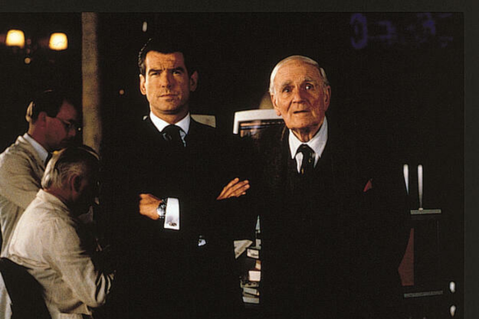 Desmond Llewellyn († 4, R.) 16.  Played in "James Bond"-Film Head of Department of the same name "Why".  Here Secret agent 007 in. With Pierce Brosnan (67).  Seen as "James Bond: The world is not enough" since 1999.