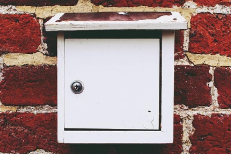 Mit einem Nachsendeauftrag geht keine Post im alten Briefkasten verloren.