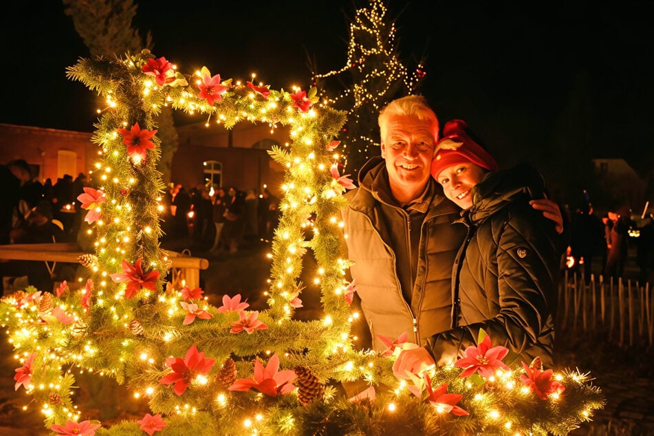 Romina Barth (43) und ihr Partner Jens Sembdner (58) gestalteten ihr Grundstück kurzerhand mal zum Weihnachtsmarkt um.