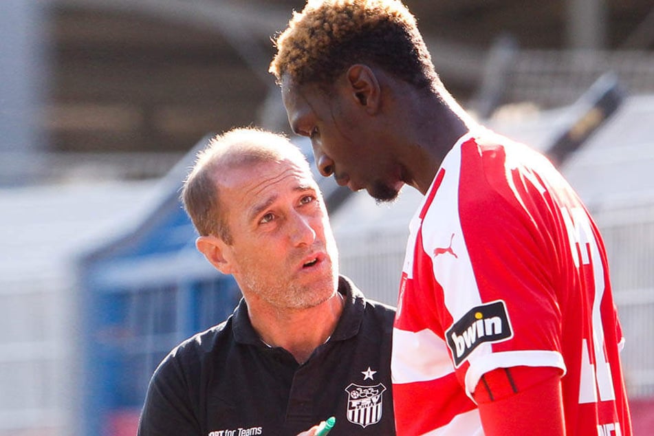 FSV-Coach Joe Enochs (l.) strich den künftigen CFCer Tarsis Bonga aus dem Kader.