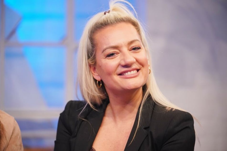 Vocal-Coach Juliette Schoppmann, DSDS-Zweite der ersten Staffel, kritisierte Ramon für sein ständiges Grinsen.