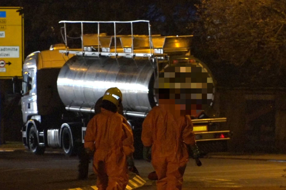 Das Lösungsmittel wurde von der Feuerwehr mit Bindemitteln aufgenommen.