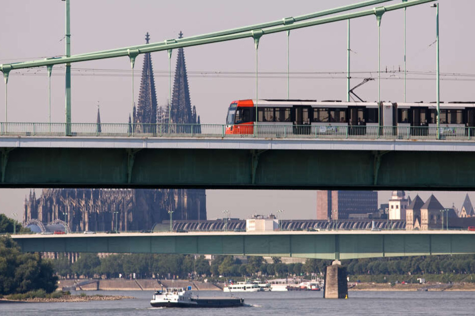 Eine KVB-Bahn in Köln.