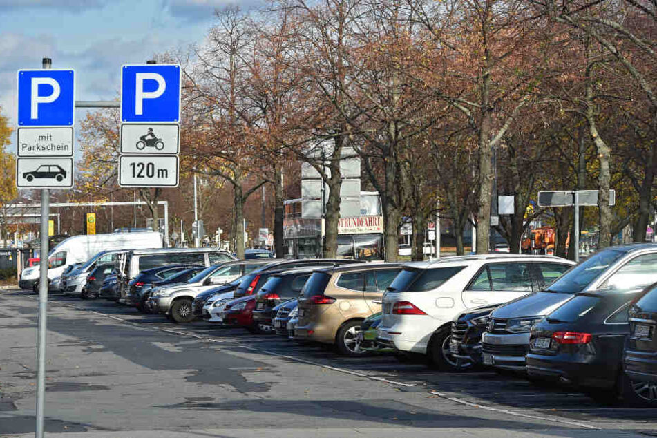 Rund um den Pirnaischen Platz sollten 72 Parkplätze wegfallen: Daran scheiterte der Promenadenring nun vorerst im Bauausschuss.