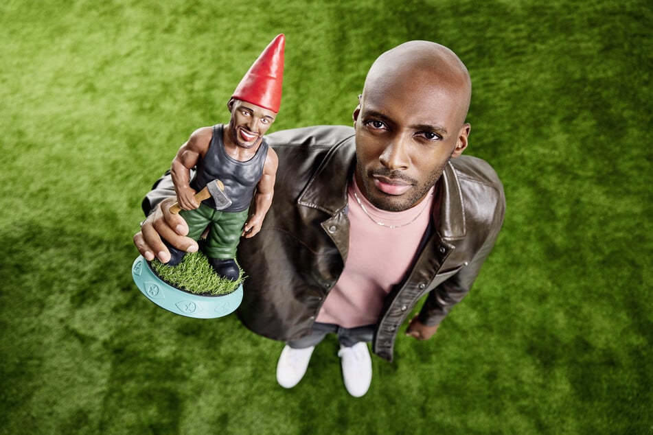 Nach dem zweiten Platz bei GNTM 2026 möchte Godfrey Egbon bei "Promi Big Brother"um den Sieg kämpfen.