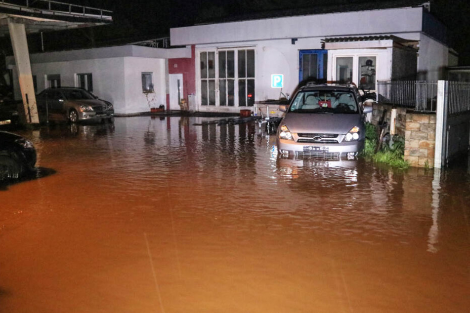 Regenfälle sorgen für Chaos: In Teilen des Freistaats wurden Grundstücke überflutet.