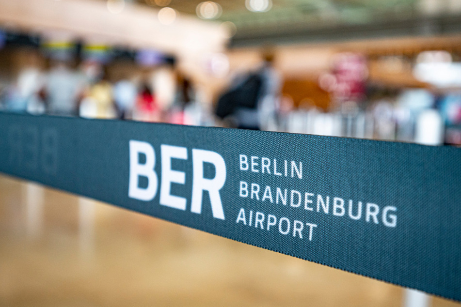Lufthansa hatte den Passagieren geraten, mindestens vier Stunden vor Abflug da zu sein, zog die Empfehlung aber wieder zurück.