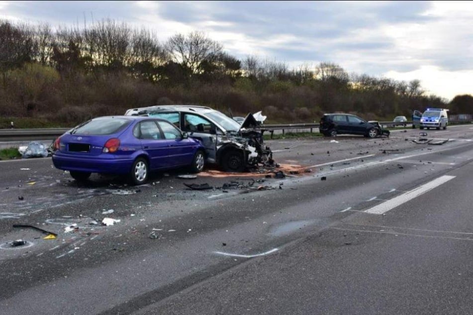 Die A4 war nach dem schweren Unfall bis 10.20 Uhr in Richtung Olpe gesperrt.