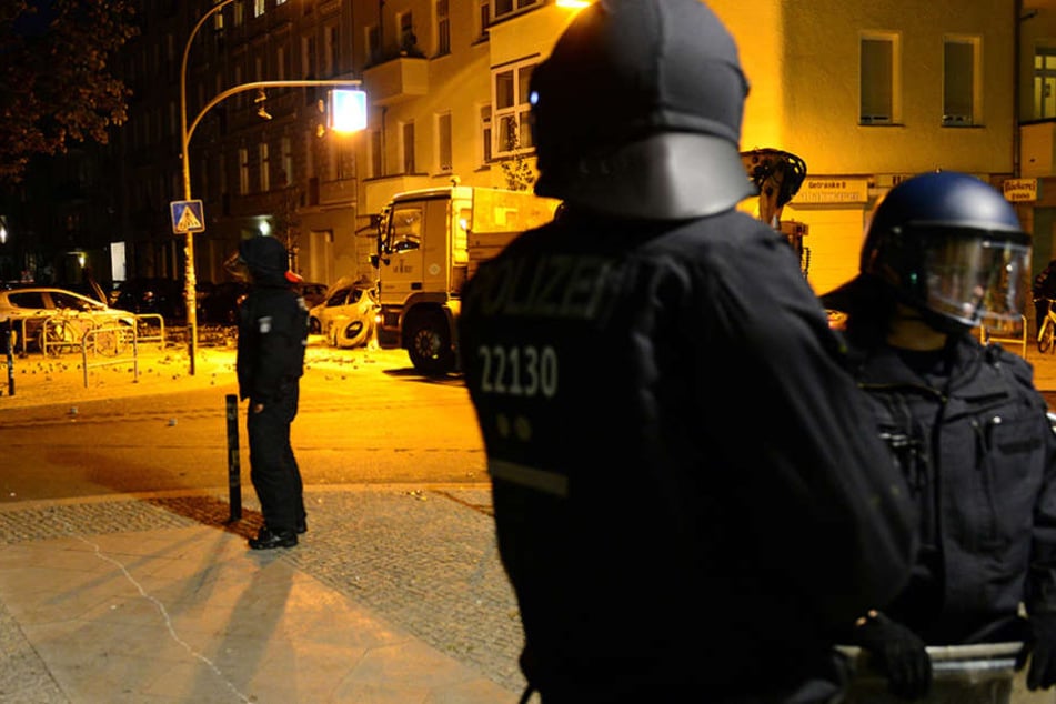 Polizisten im Einsatz in der Rigaer Straße im Juni dieses Jahres.