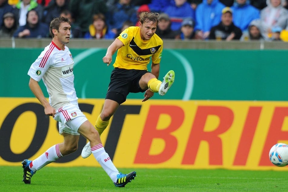 Ex-Dynamo-Profi Robert Koch (r.) ballerte sich als Spieler einst zum Helden. Heute ist er Trainer von Dorfclub Krieschow.