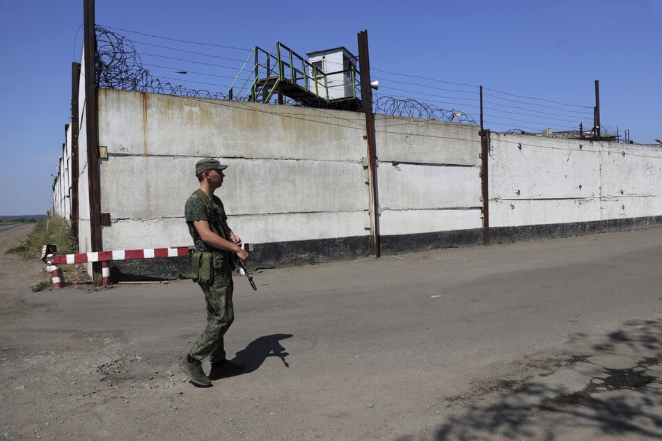 Russland wirft der Ukraine vor das Gefängnis von Oleniwka beschossen zu haben. Darin sind viele Gefangene, die dem berüchtigten "Azow-Bataillon" zugerechnet werden, interniert.