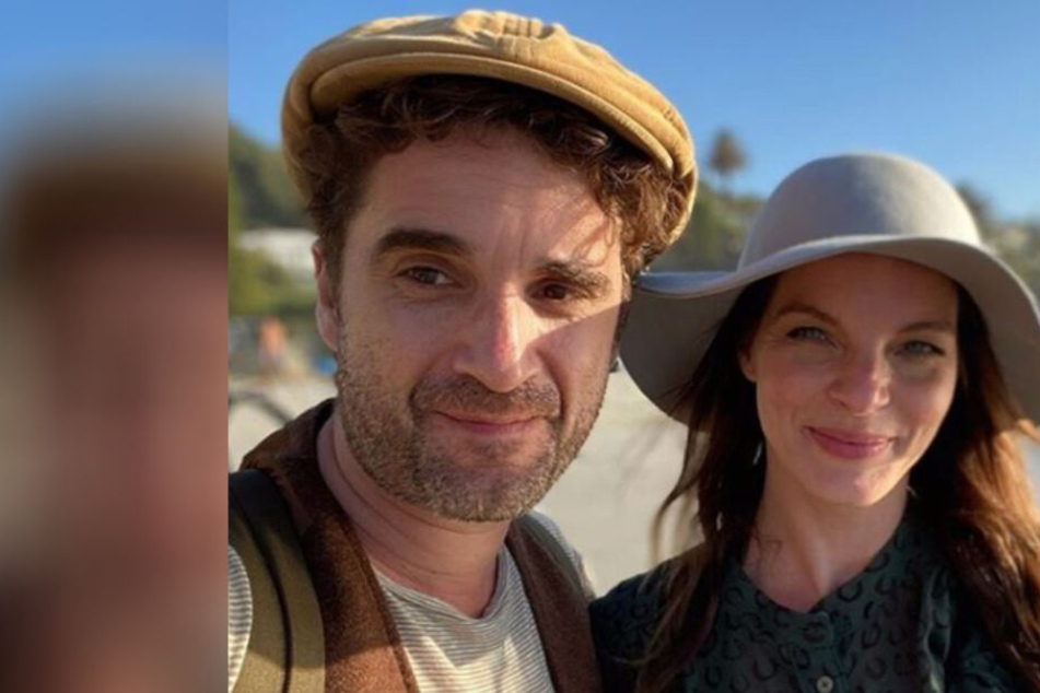 Yvonne Catterfeld teilt ein Bild mit ihrem Freund und gibt zu: "Renne vor Romantik weg"